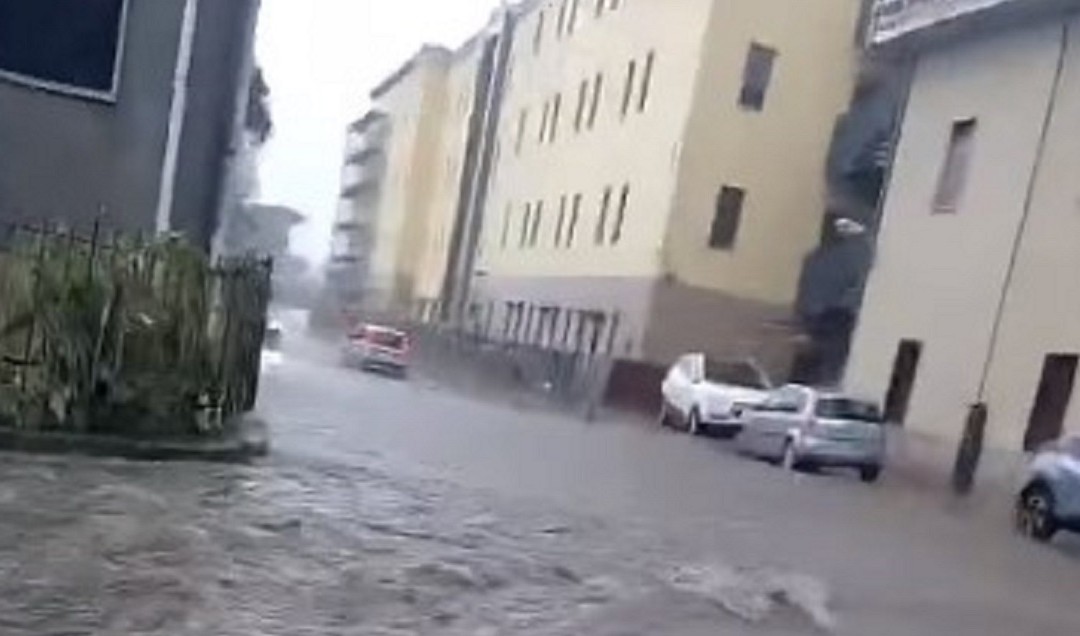 Le strade di Paola allagate