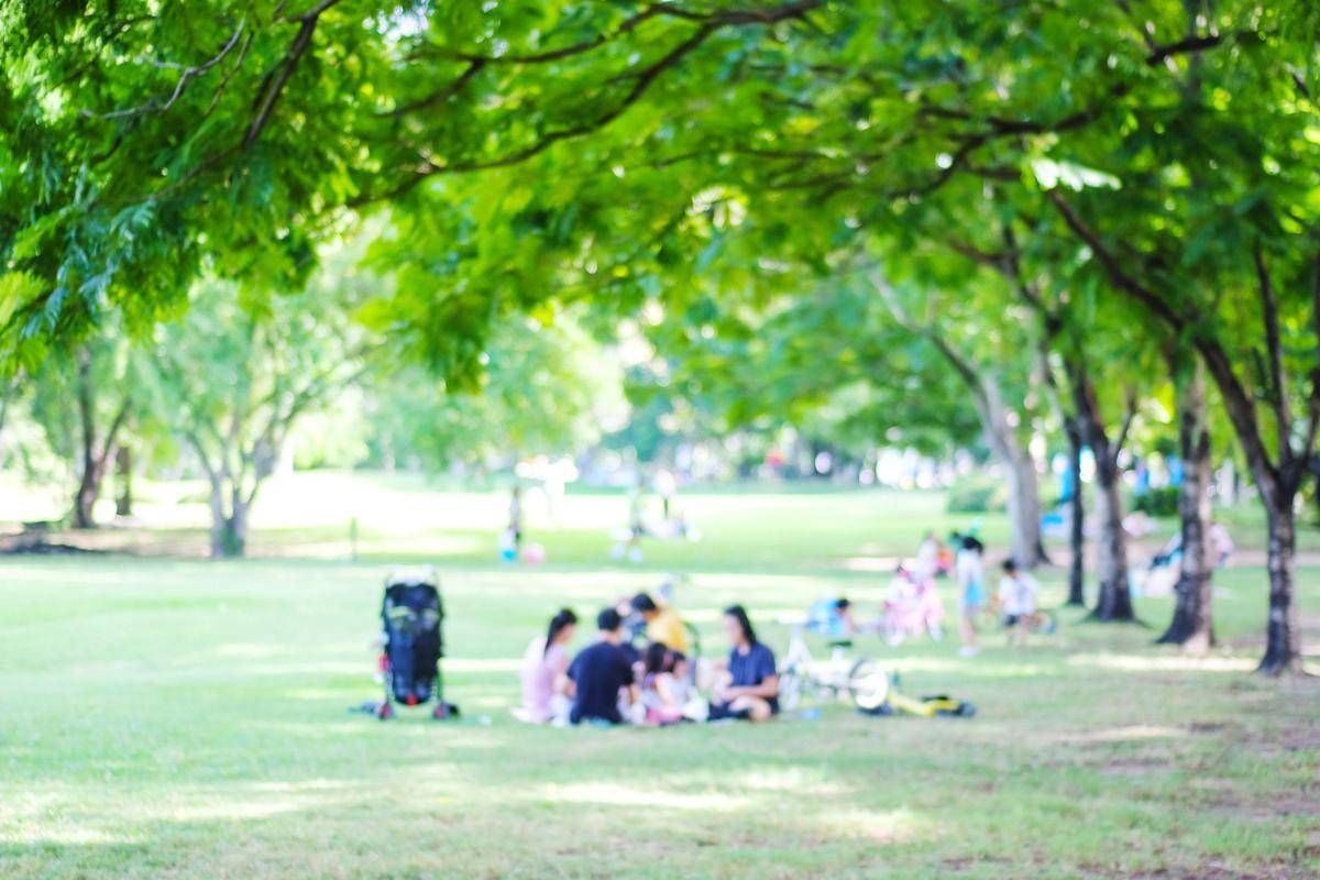 https://www.quotidianodelsud.it/wp-content/uploads/2026/09/persone-parco-caldo-estate-123rf.jpeg