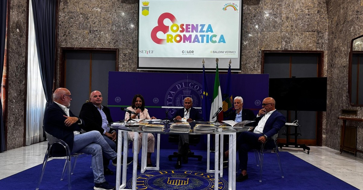 https://www.quotidianodelsud.it/wp-content/uploads/2026/09/piano-colore-cosenza.jpeg