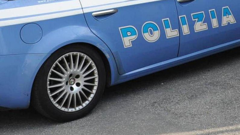 Giallo a Ferrara, donna trovata morta vicino alla stazione: indagini in corso