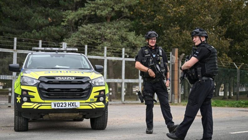 Allarme terrorismo a base RAF Fairford, situazione sotto controllo: cinque arresti e indagini sul possibile ruolo dell’Iran
