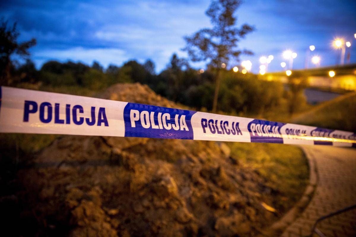 https://www.quotidianodelsud.it/wp-content/uploads/2026/09/polizia-polonia-nastro-ipa.jpeg