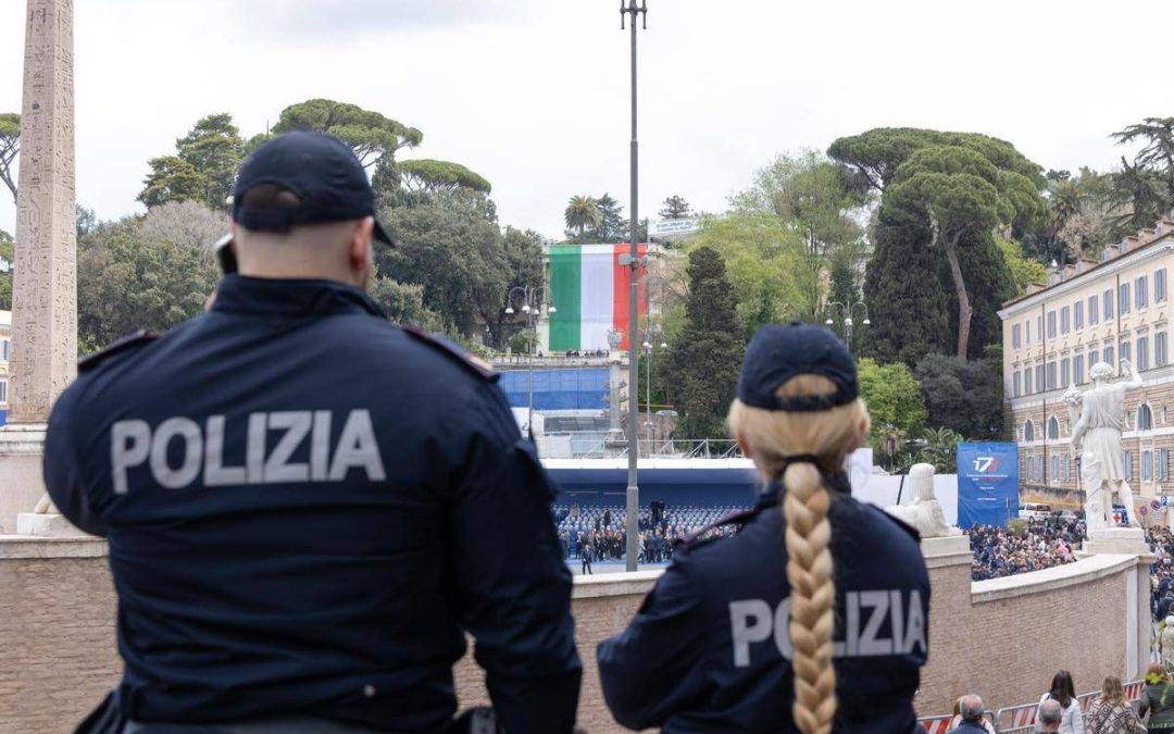 Corte Ue: “Divieto di tatuaggi per le forze di polizia è discriminatorio nei confronti delle donne”
