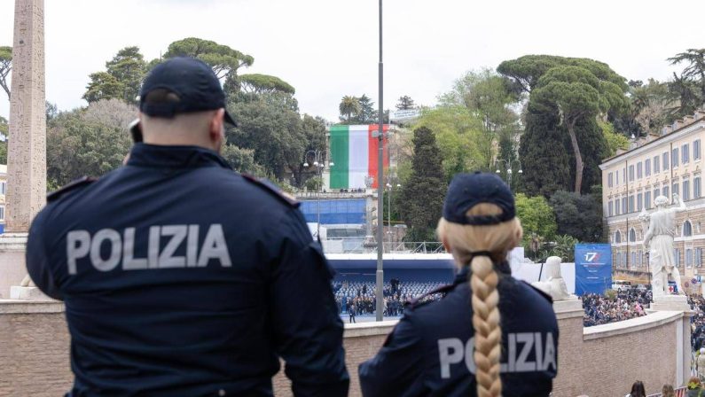 Corte Ue: “Divieto di tatuaggi per le forze di polizia è discriminatorio nei confronti delle donne”