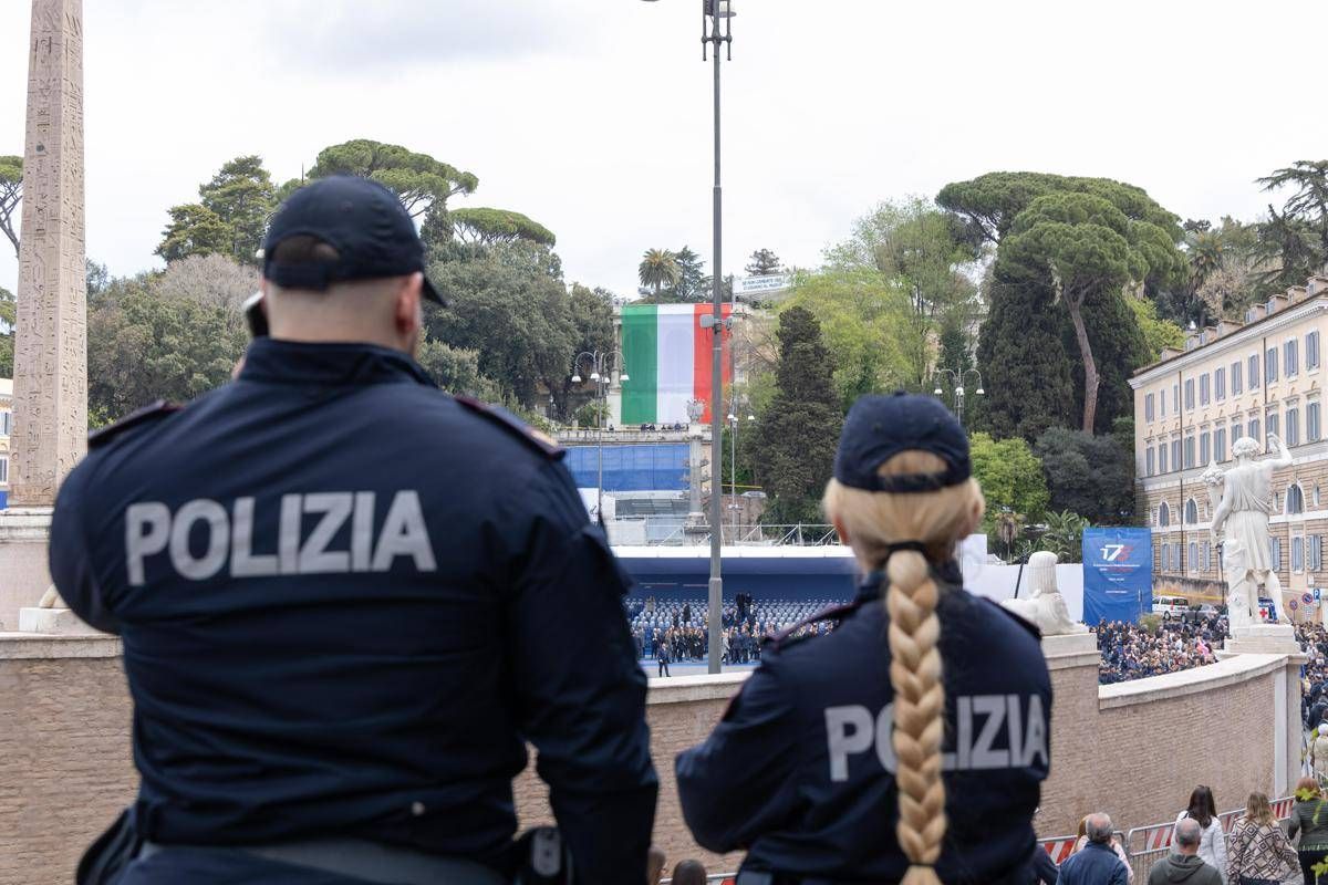 https://www.quotidianodelsud.it/wp-content/uploads/2026/09/polizia-uomo-donna-fg-0309.jpeg