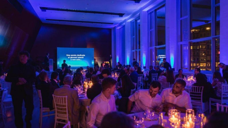 Premio Giovani Comunicatori, a 10 talenti under 35, alla carriera a Vittorio Feltri e Storytelling a Maria Latella