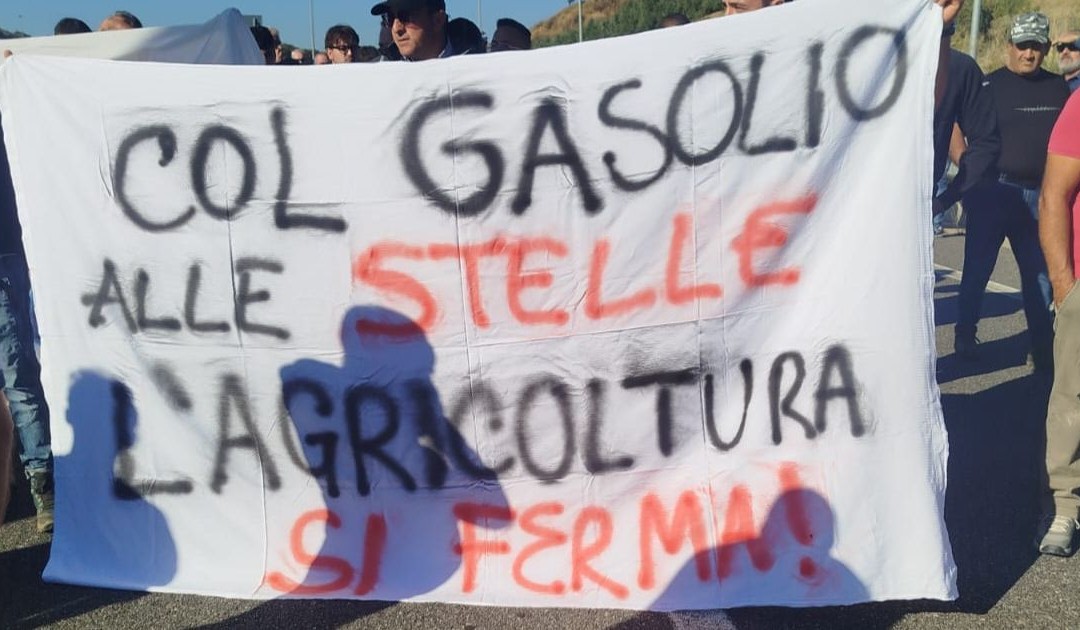 Uno striscione di protesta