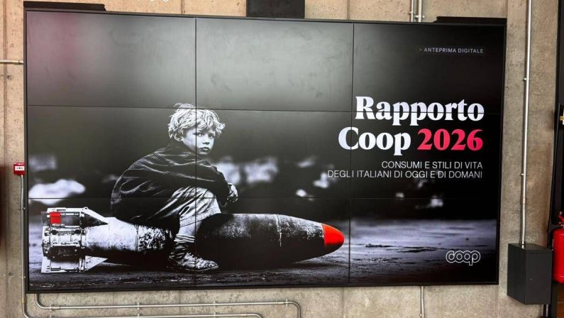 Consumi, Rapporto Coop: “Italiani preoccupati da guerre e crisi economica, il 30% su soglia burning out”