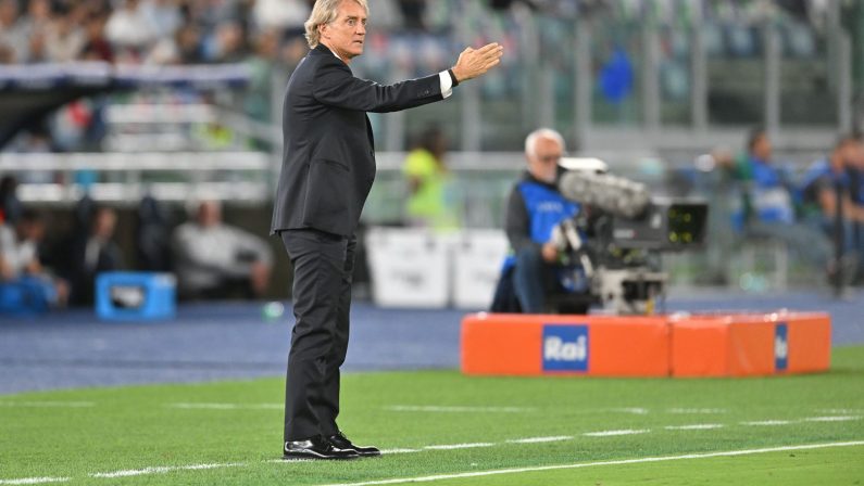 Mancini tira dritto, largo ai giovani: “Si può vincere giocando di squadra”