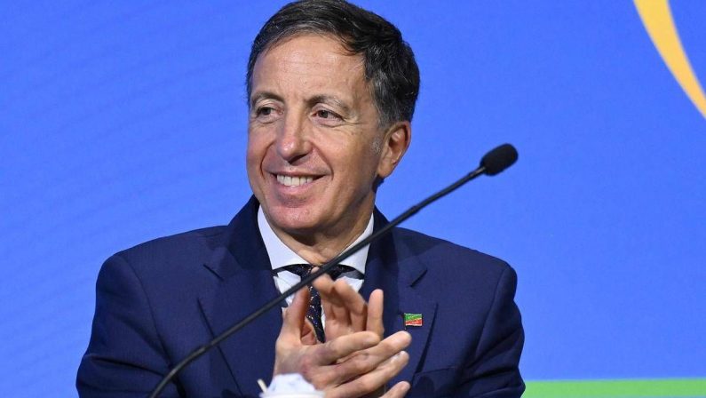 Suppletive, centrodestra esulta per Roscioli: “Vinto senza Vannacci”. Meloni: “Ci siamo imposti sul campo larghissimo”