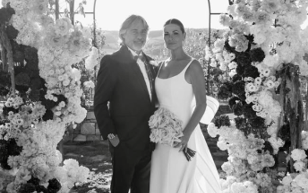 Vanessa Incontrada si è sposata, le nozze con Rossano Laurini: la prima foto dopo il ‘sì’