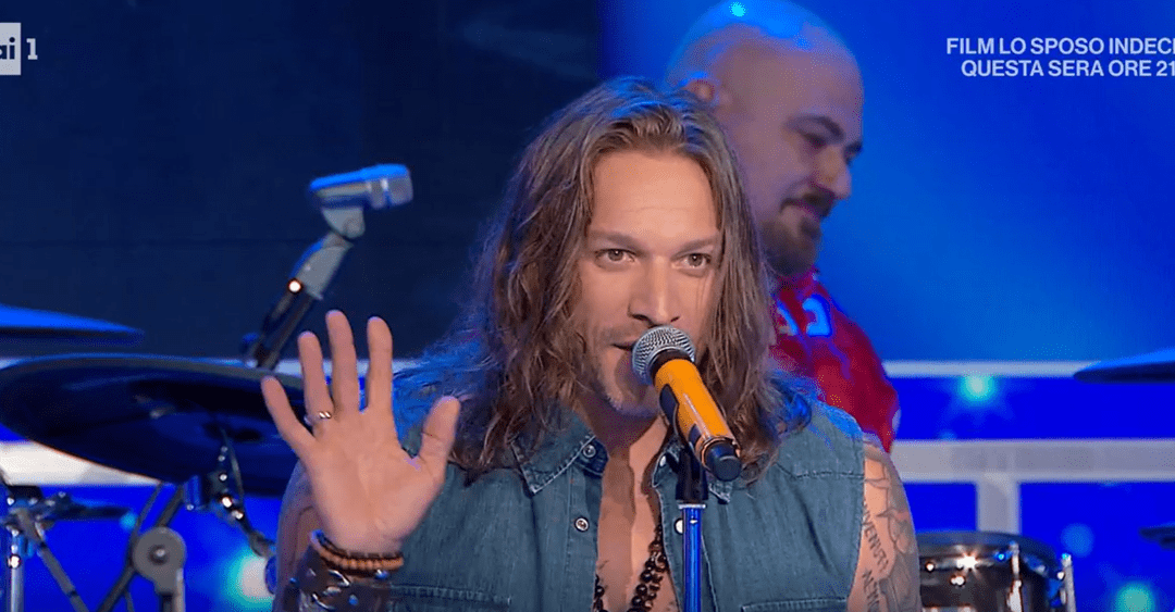 Domenica In, chi è il nuovo cantante Timothy Cavicchini. Venier: “Peccato sia bruttino…”