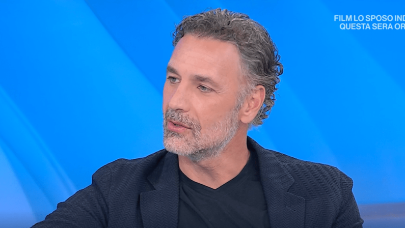 Raoul Bova ricorda la mamma Rosa, l’insegnamento: “Mi disse di sentirmi libero”