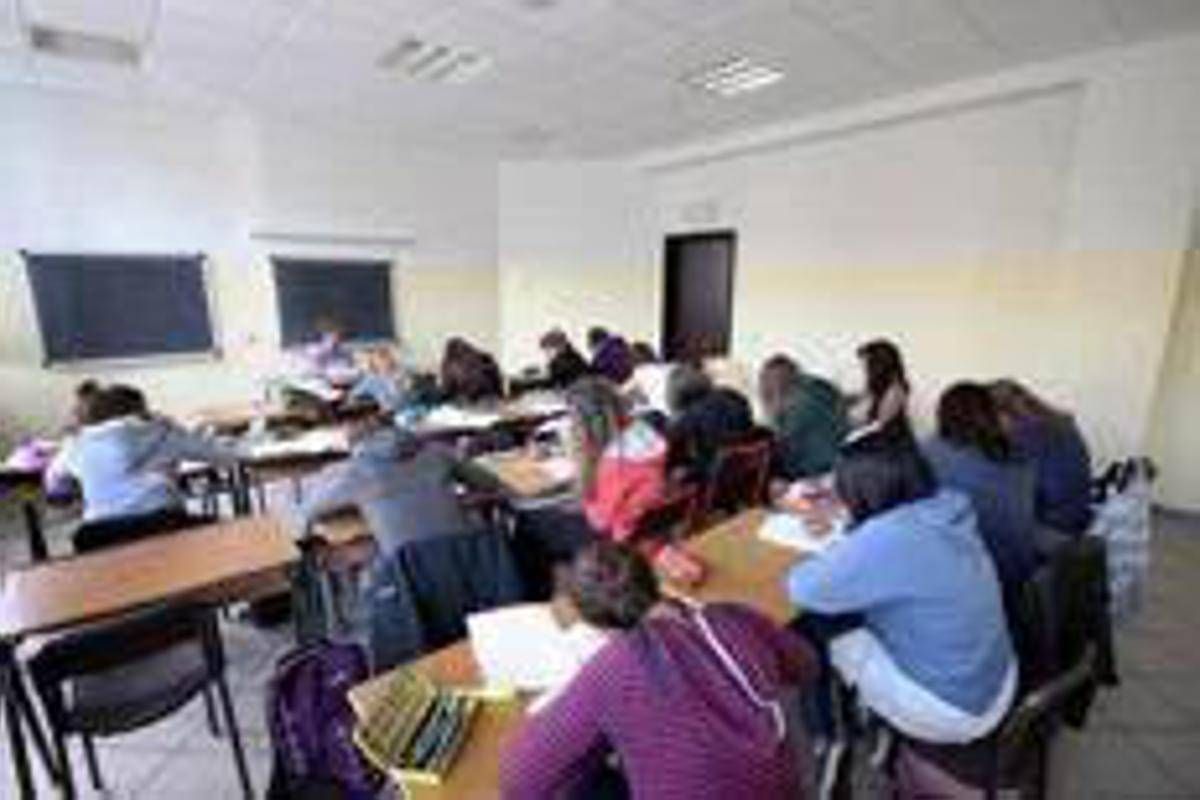 https://www.quotidianodelsud.it/wp-content/uploads/2026/09/scuola-classe-fg.jpeg