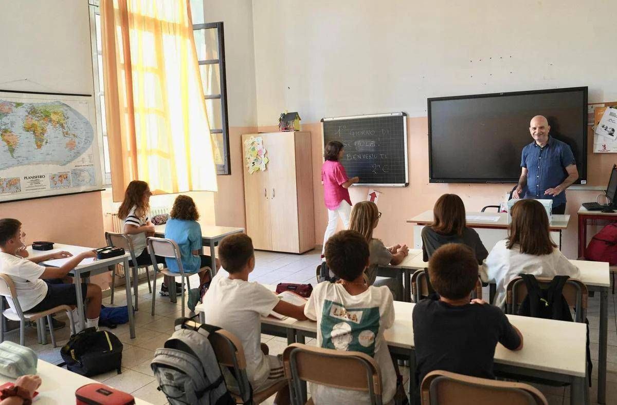 https://www.quotidianodelsud.it/wp-content/uploads/2026/09/scuola-ragazzi-fg.jpeg