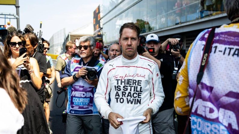 Gp Monza, l’omaggio commosso di Vettel a Schumacher: “Hai ancora una gara da vincere”