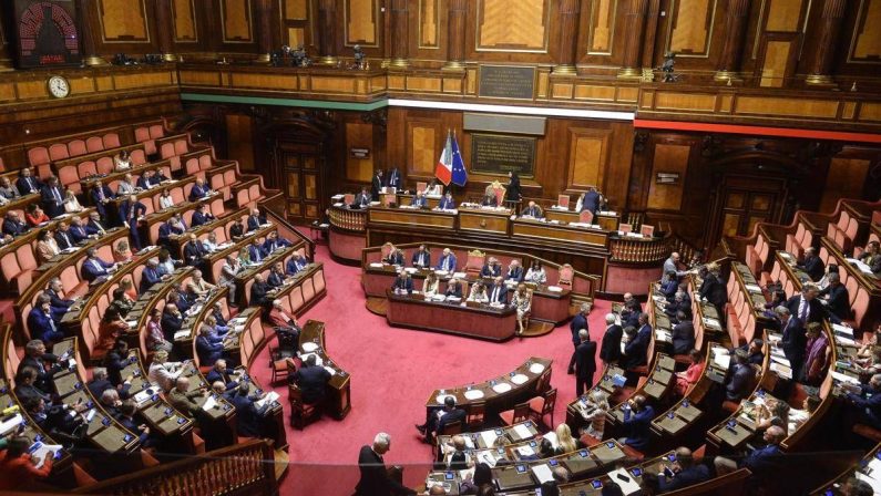 Fine vita, legge nella ‘palude’ del Senato. Fdi: “Nodo tecnico”. Pd accusa: “Presa in giro”