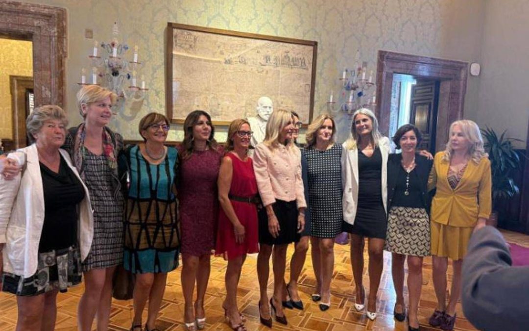 Senatrici del centrosinistra in minigonna per protesta contro Tajani, scoppia la polemica in Aula