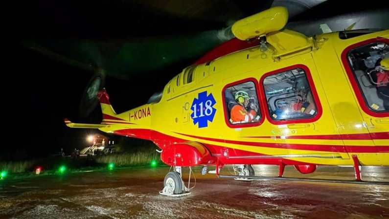 Esce dal rifugio per fare una foto, escursionista precipita e muore nel Bellunese