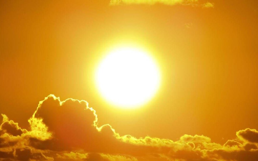 Caldo non cede nel weekend, sabato tornano i bollini arancioni: le città più roventi