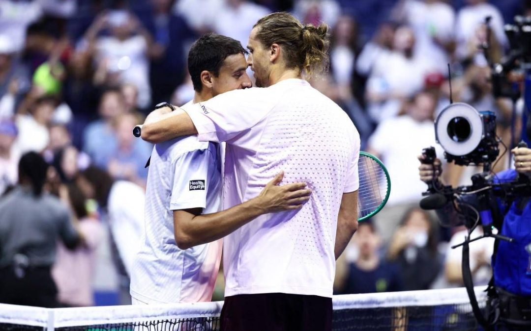 Zverev cade, Sonego lo aiuta a rialzarsi: fair play agli US Open