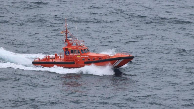 Migranti, oltre 80 morti su barca al largo delle Canarie
