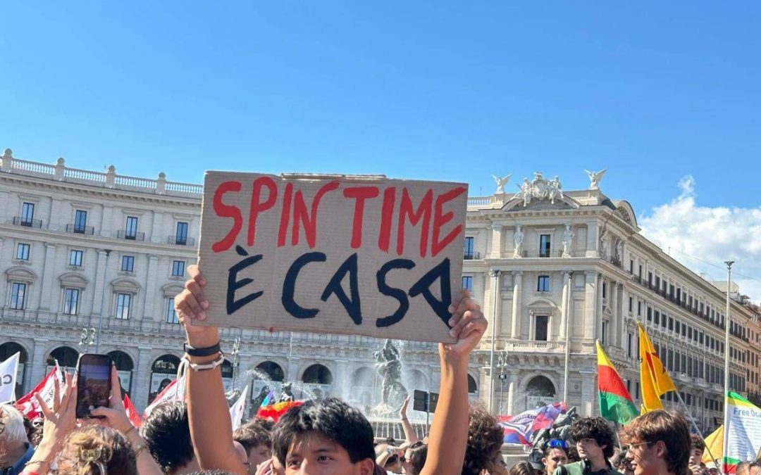 Roma, corteo Spin Time: “Città è di chi la vive non di chi specula”