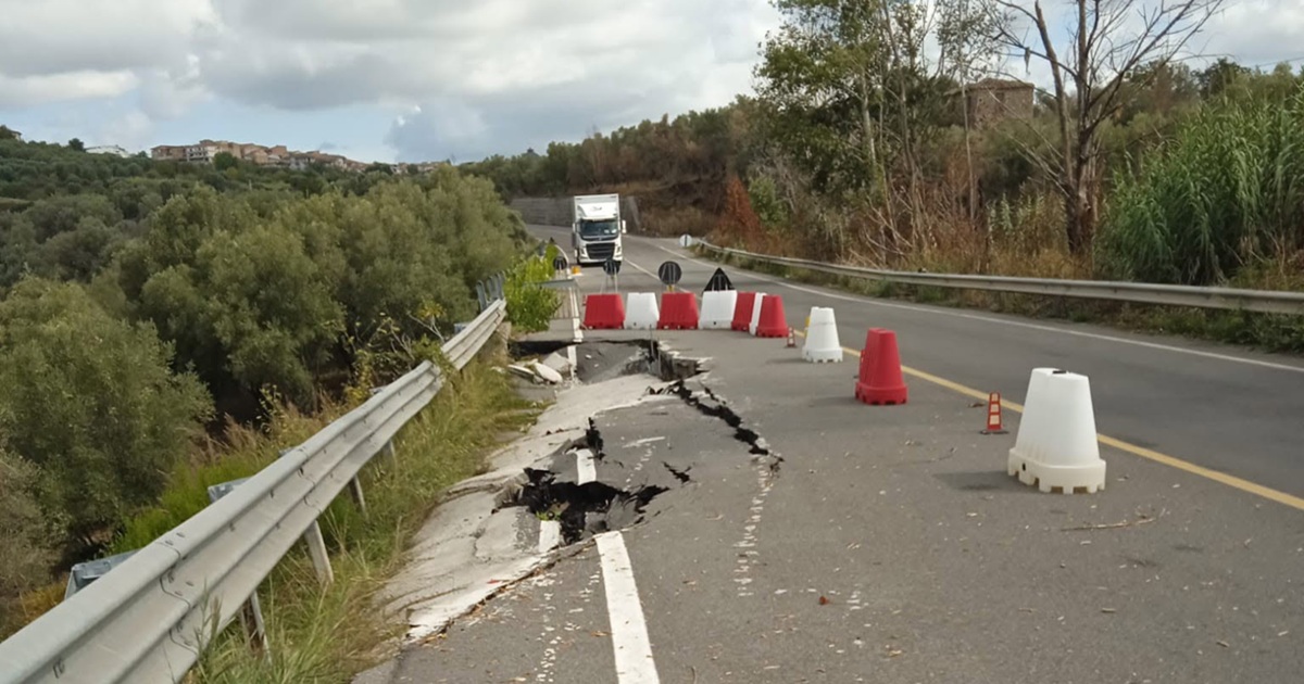 https://www.quotidianodelsud.it/wp-content/uploads/2026/09/strada-frana-mileto.jpg