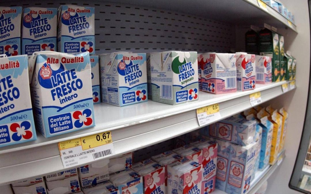 Nei supermercati è caccia ai prodotti scontati: il peso del caro vita sulla spesa degli italiani