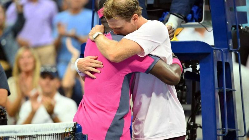 Michelsen perde e scoppia a piangere, Tiafoe lo consola: fair play agli US Open