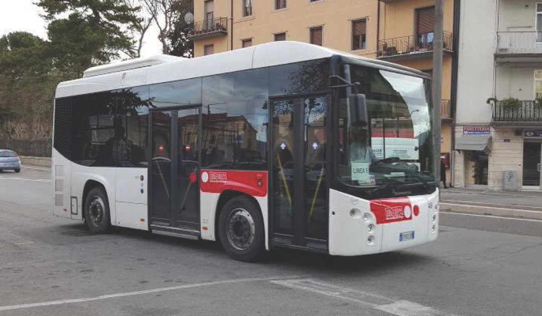 Un bus della Miccolis che gestisce il Tpl nella città di Potenza