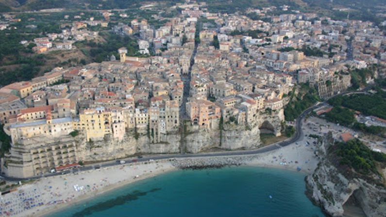 Tropea sempre più internazionale: ad agosto cresce il turismo e i visitatori spendono di più