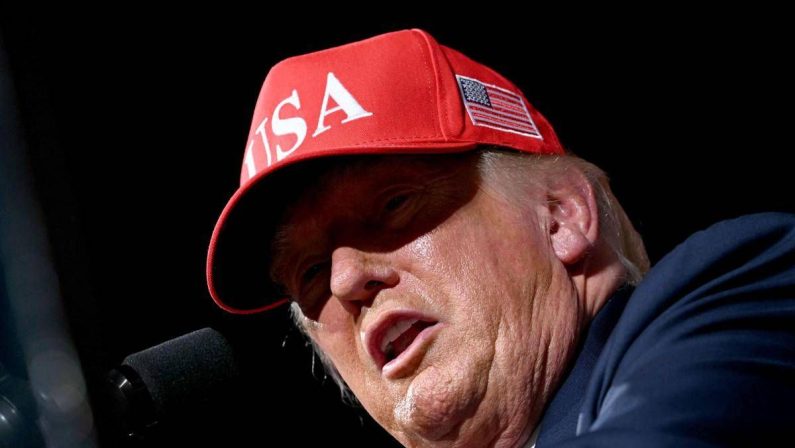 Canada “membro associato” Ue, Trump minaccia dazi pesanti e stop a scambi commerciali con Europa