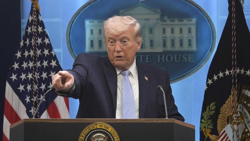 “Chi parla di armi con la stampa?”, Trump usa la macchina della verità: test tra i militari