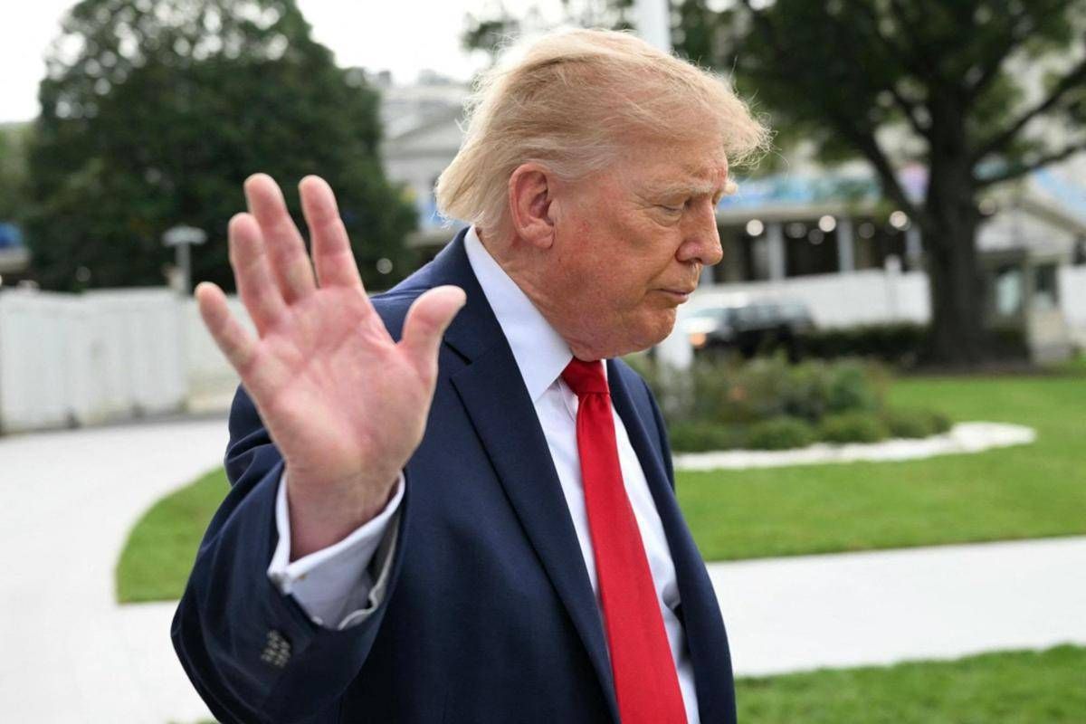 https://www.quotidianodelsud.it/wp-content/uploads/2026/09/trump-mano-giornalisti-afp.jpeg