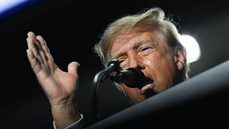 Il Kennedy Center chiude. Trump: “Riapre solo col mio nome”