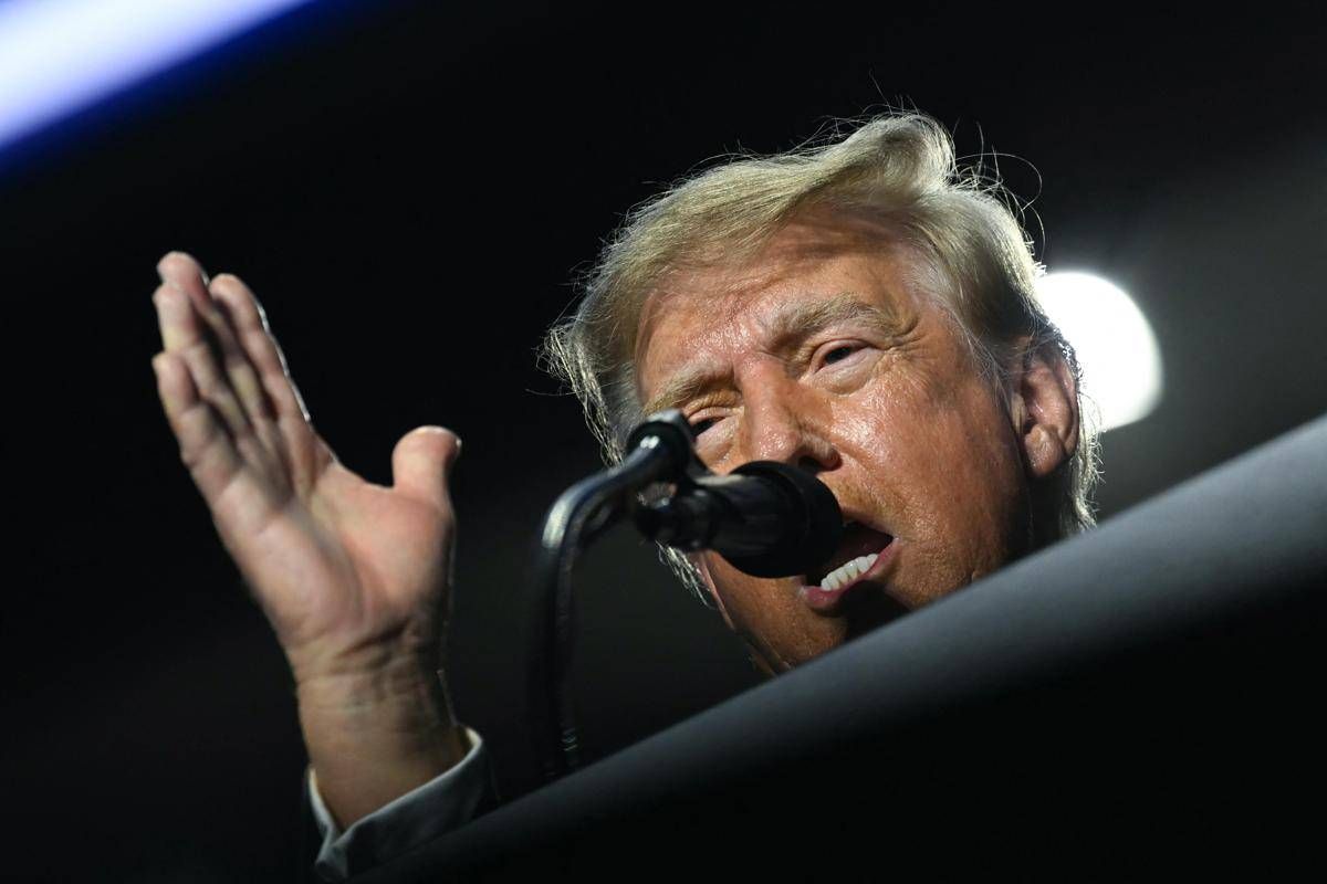 https://www.quotidianodelsud.it/wp-content/uploads/2026/09/trump-mano-microfono-afp.jpeg