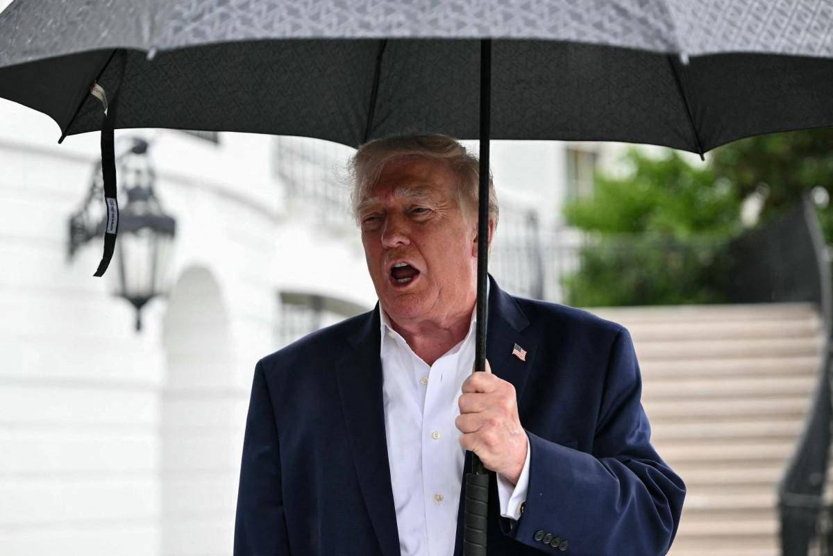 https://www.quotidianodelsud.it/wp-content/uploads/2026/09/trump-ombrello-afp.jpeg