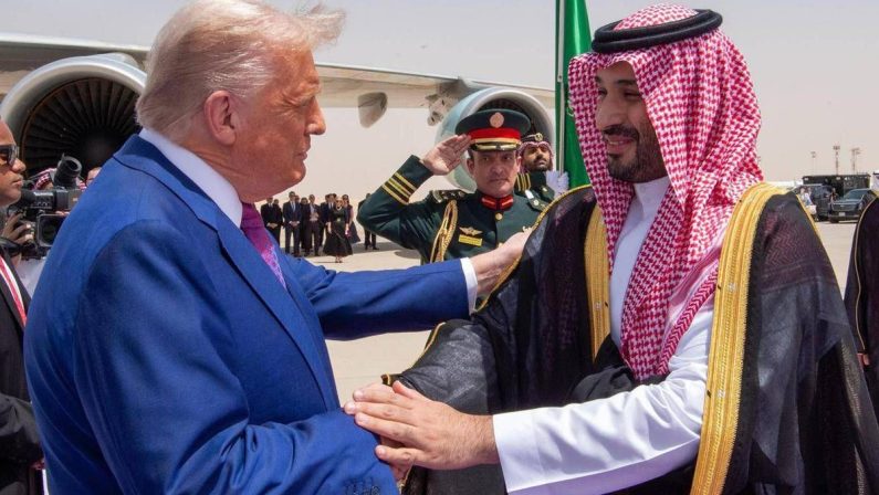 Yemen, Trump rinvia per ora attacchi contro Houthi: il nodo dell’alleanza con Riad