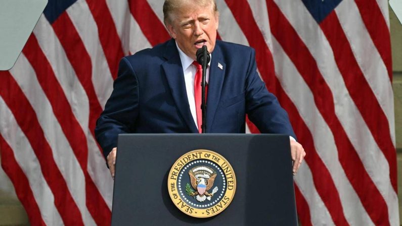11/9: Trump: “Non dimenticheremo mai, è motivo per cui oggi combattiamo”