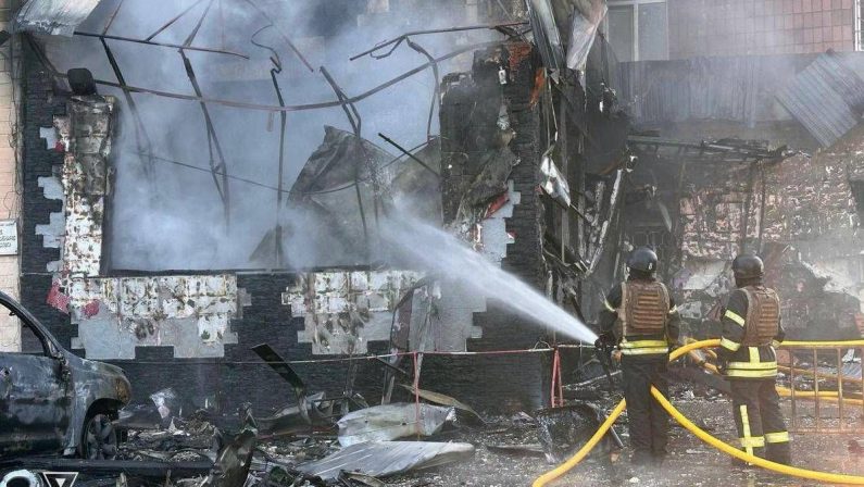 Ucraina sotto attacco, pioggia di droni e bombe russe: morti e decine di feriti