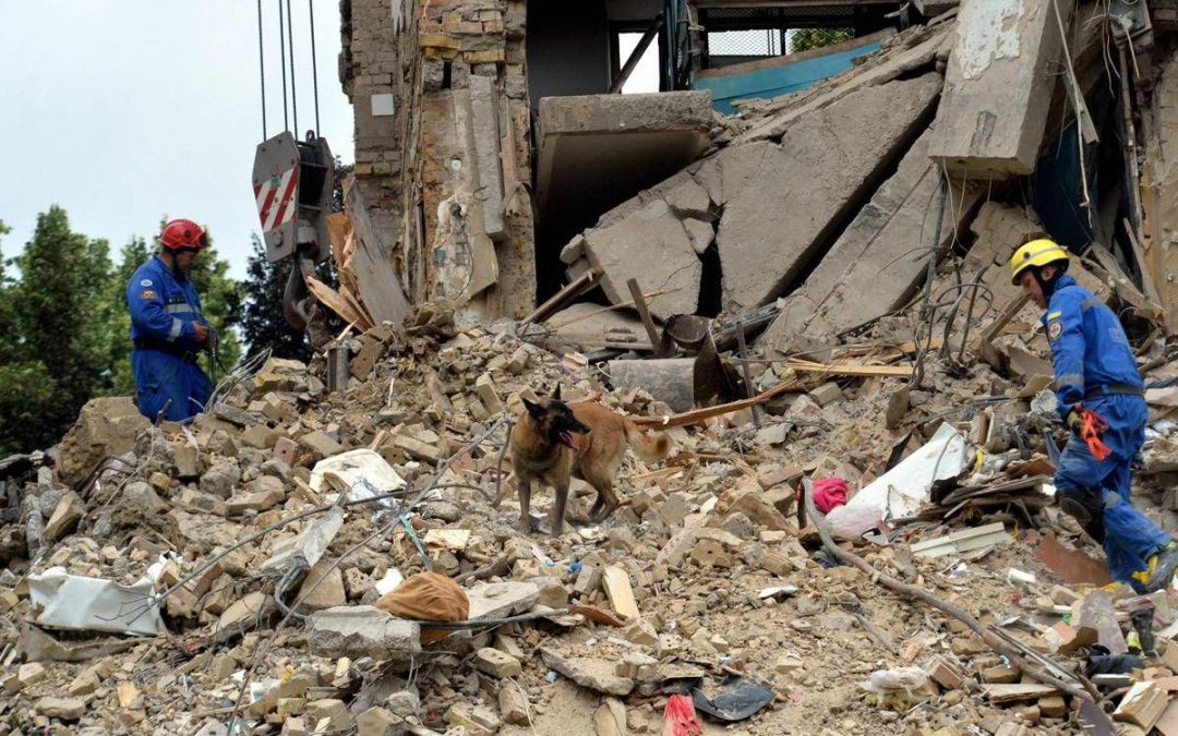 Ucraina, nuovo attacco a Kiev: droni russi contro la capitale, un 14enne tra le vittime