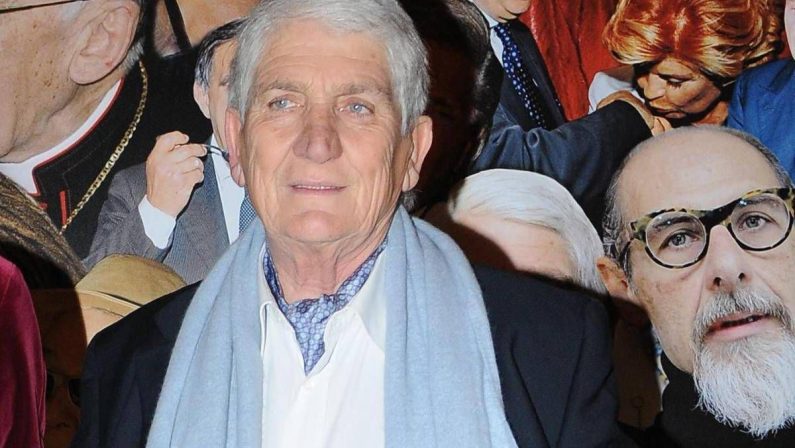 Morto il fotografo Umberto Pizzi: ha immortalato per decenni i vizi mondani della politica