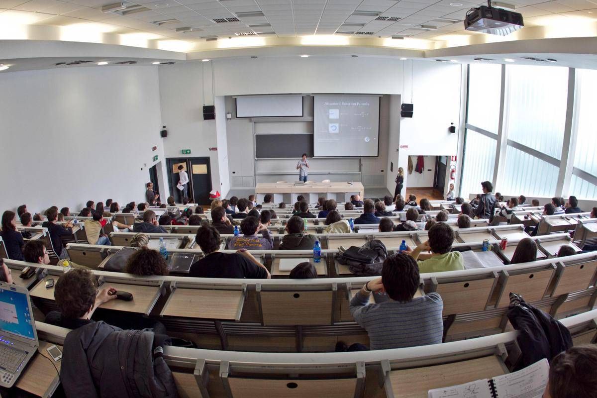 https://www.quotidianodelsud.it/wp-content/uploads/2026/09/universita-aula-ftg.jpeg