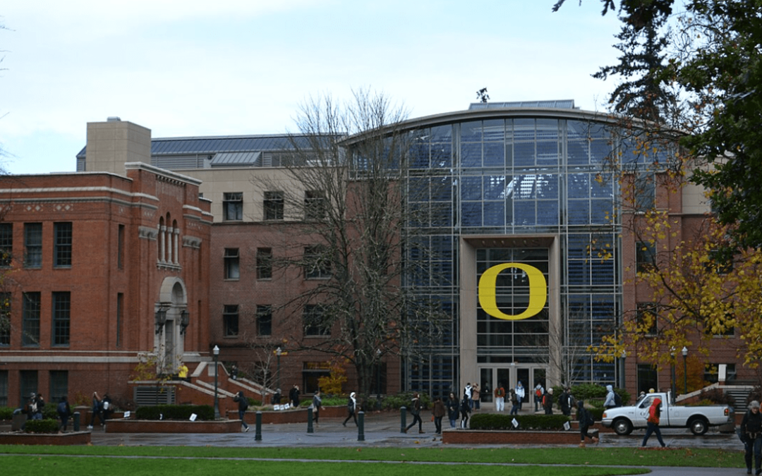Phil Knight, co-fondatore della Nike, e la donazione record all’Università dell’Oregon: “Assegno da un miliardo di dollari”