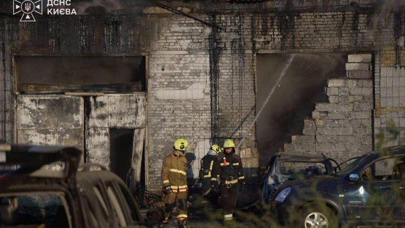 Ucraina, Russia riprende gli attacchi dopo la tregua: almeno due morti a Kiev