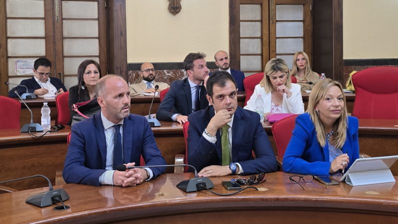 Il centrodestra: "Il sindaco di Vibo? Arrogante e con la memoria corta"