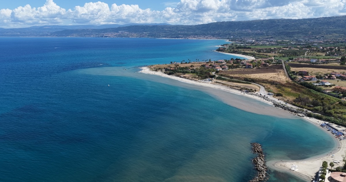 https://www.quotidianodelsud.it/wp-content/uploads/2026/09/vibo-costa-torrenti-mare-fango.jpg