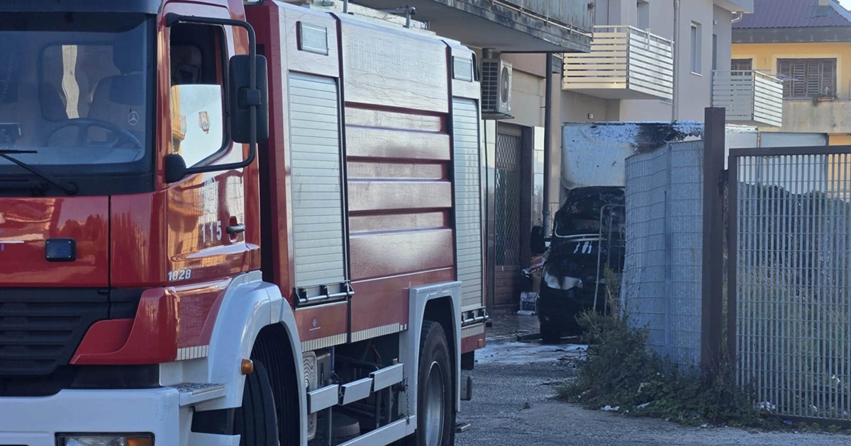 https://www.quotidianodelsud.it/wp-content/uploads/2026/09/vibo-incendio-furgone.jpg