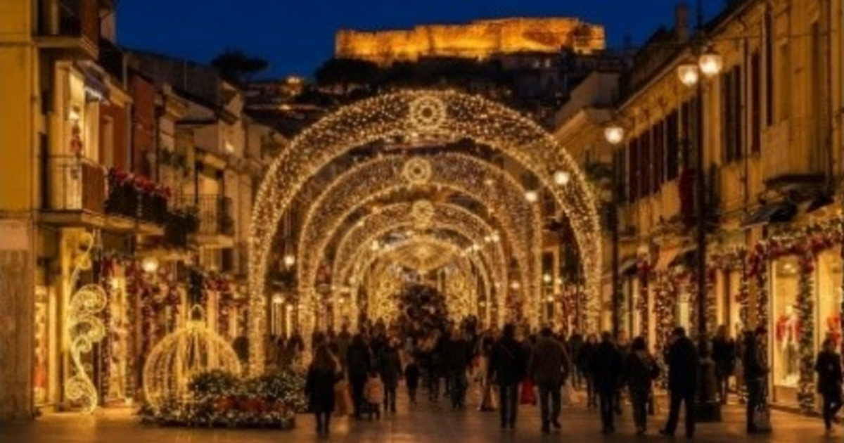https://www.quotidianodelsud.it/wp-content/uploads/2026/09/vibo-luminarie-proposte-lab.png